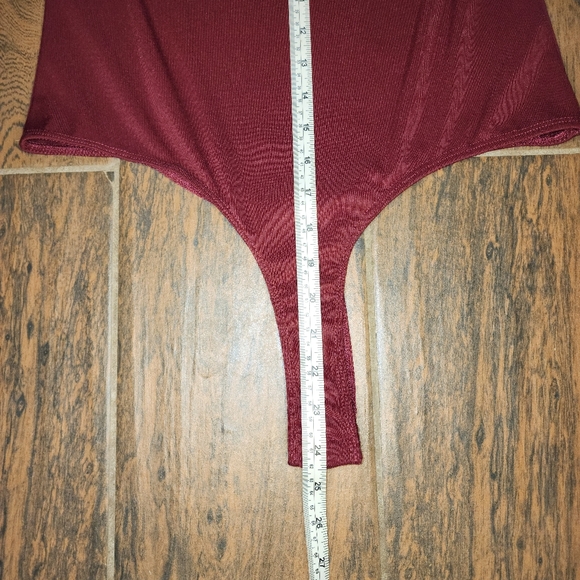 Guess Large Off Shoulder Body Suit with Snaps Blouse in Wine - Picture 11 of 11